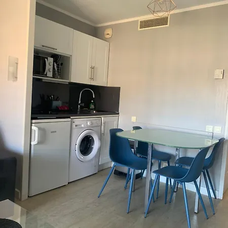 2 Pieces Vue Piscine Et A 2min * Cannes