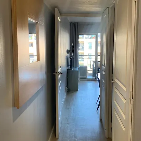 2 Pieces Vue Piscine Et A 2min * Cannes